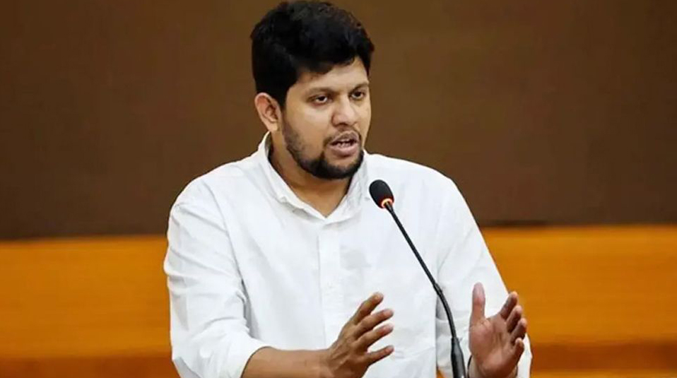 সরকার আমলা ও বড় ব্যবসায়ীদের তুষ্ট করতে নীতি নিচ্ছে: মাহফুজ আলম