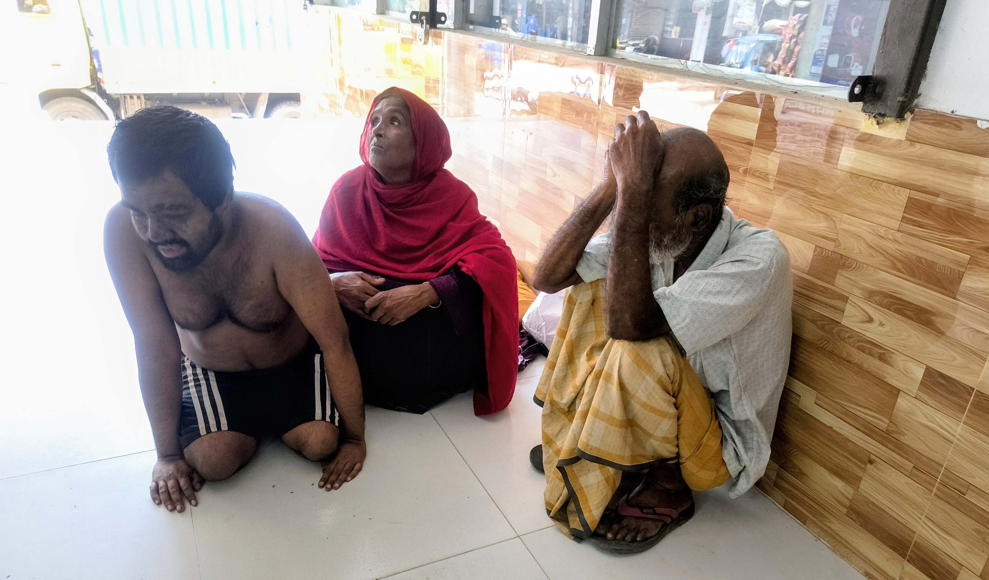 ভ্যান হারিয়ে অসহায় আসাদুল, প্রতিবন্ধী ছেলেকে নিয়ে অপেক্ষা
