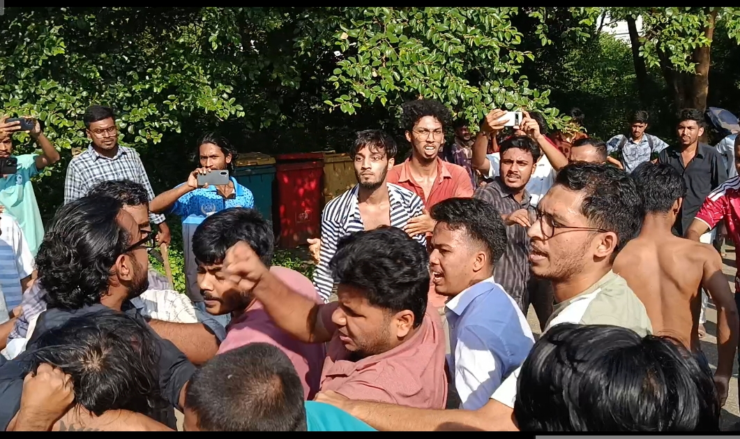 কুবিতে সিনিয়র-জুনিয়র দ্বন্দ্বে দুই পক্ষের মারামারি, আহত ১০ জন