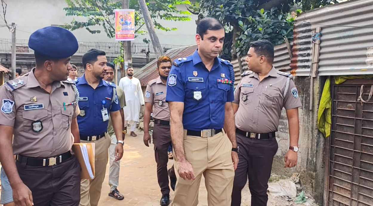 আশুলিয়ায় দম্পতি ও নবজাতক হত্যাকাণ্ড: পরকীয়ার জেরে হত্যার দাবি পিবিআইয়ের