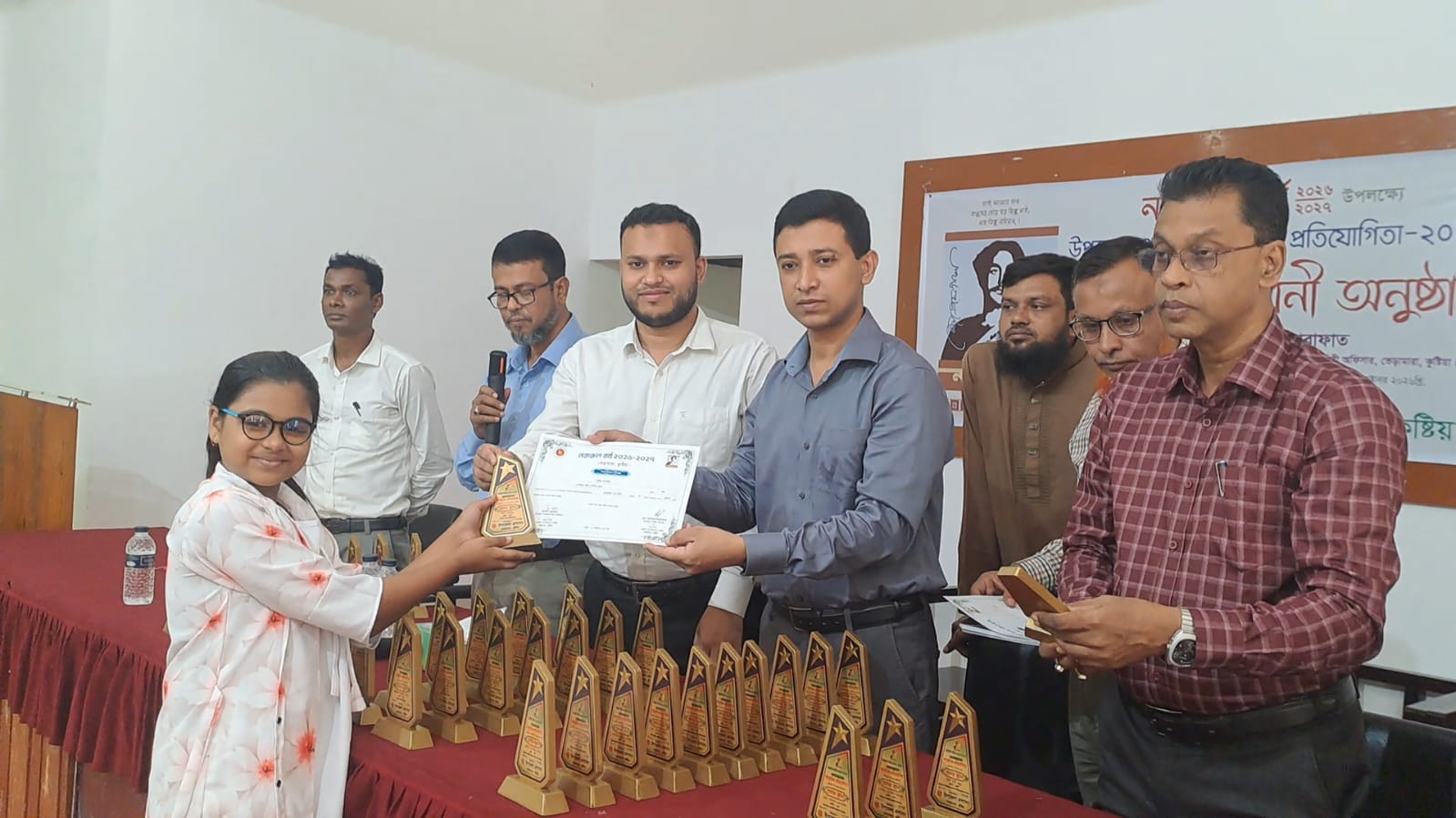 ভেড়ামারায় নজরুল জয়ন্তী ও সাংস্কৃতিক প্রতিযোগিতার পুরস্কার বিতরণ